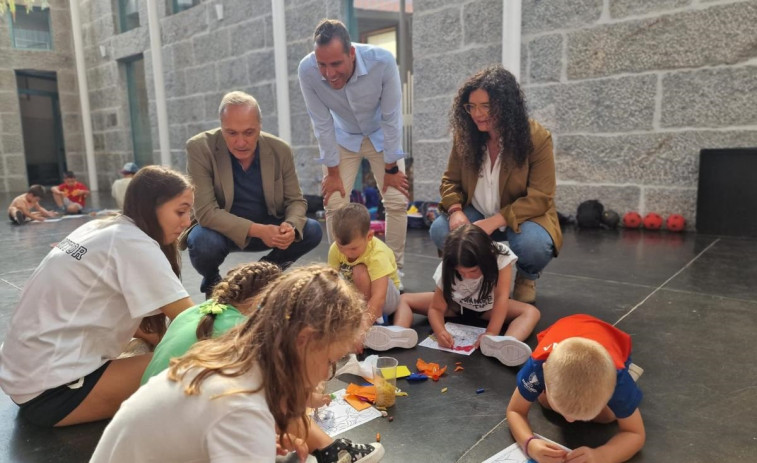 La Xunta visita el campamento de conciliación familiar de Moraña, financiado con más de 21.000 euros