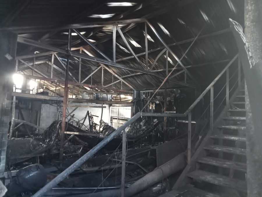 El cuatripartito tumba la propuesta del PP para asegurar la nave incendiada del Club de Remo Puebla