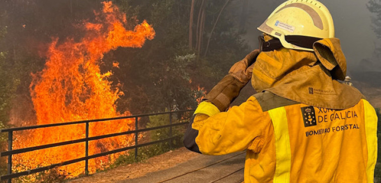 Desactivada la situación 2 de emergencia en el incendio forestal de A Cañiza