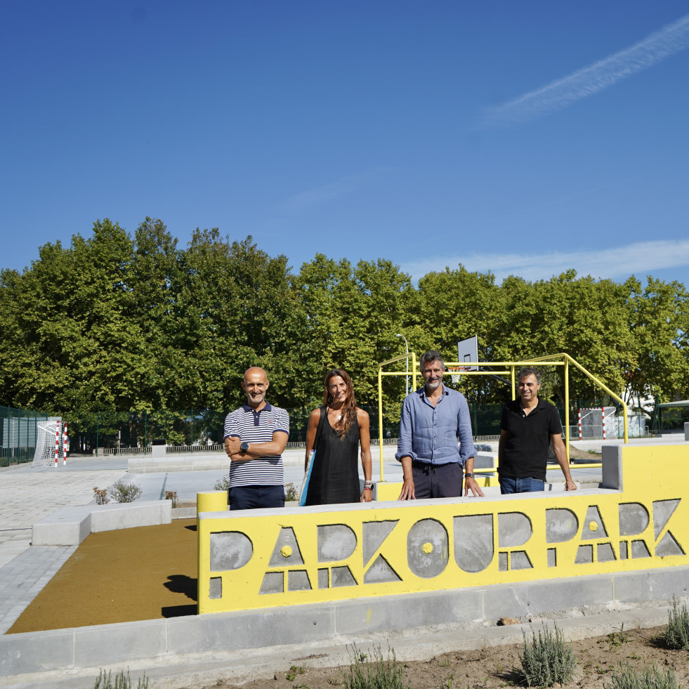Baile urbano, skatepark, parkour y el fútbol y baloncesto de toda la vida se dan cita en el nuevo espacio de O Cavadelo