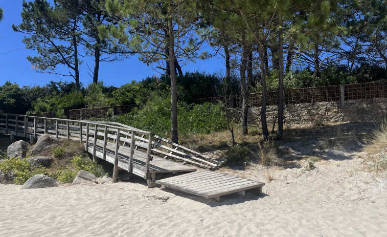 Las pasarelas de las playas y los miradores de O Grove, sin fecha para su mantenimiento