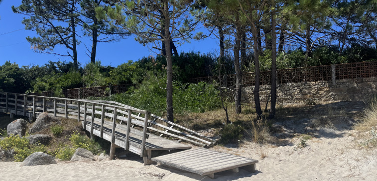 Las pasarelas de las playas y los miradores de O Grove, sin fecha para su mantenimiento