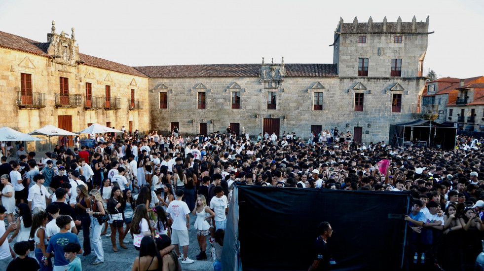 Detenido un joven tras agredir a dos personas en la Festa do Albariño