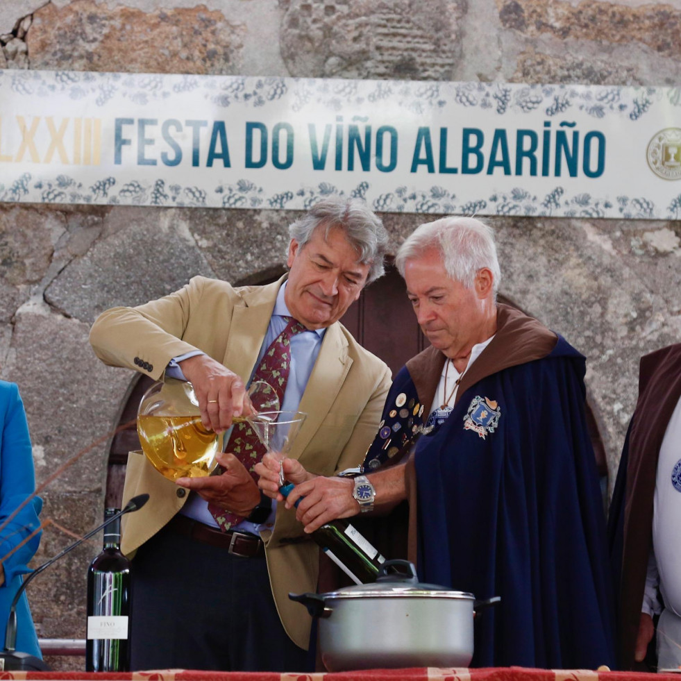El albariño se hermana con el vino de Jerez y la caldeirada de pescado y camarón de Espinho