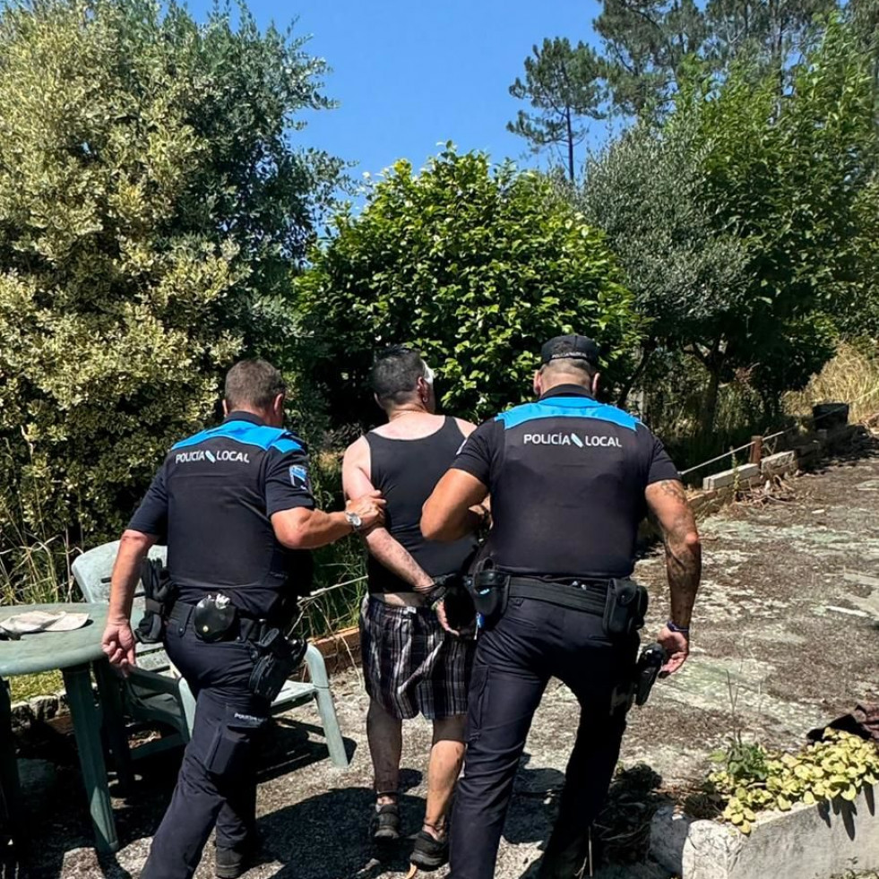 La Policía Local de Sanxenxo detiene al presunto autor de un incendio en Pontes, en Noalla