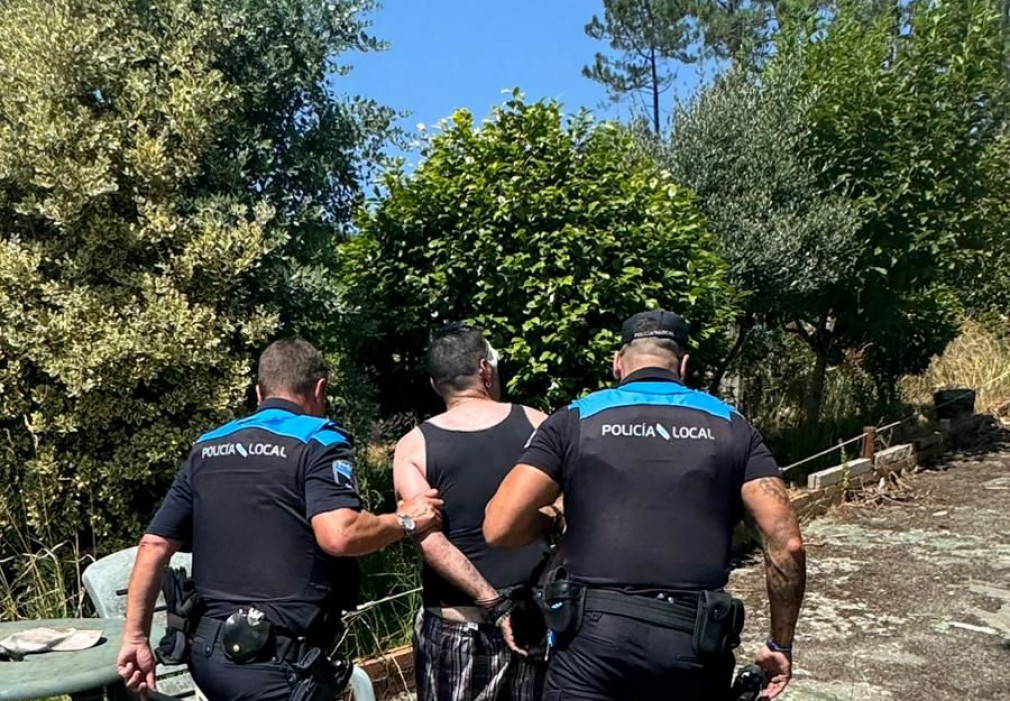 La Policía Local de Sanxenxo detiene al presunto autor de un incendio en Pontes, en Noalla