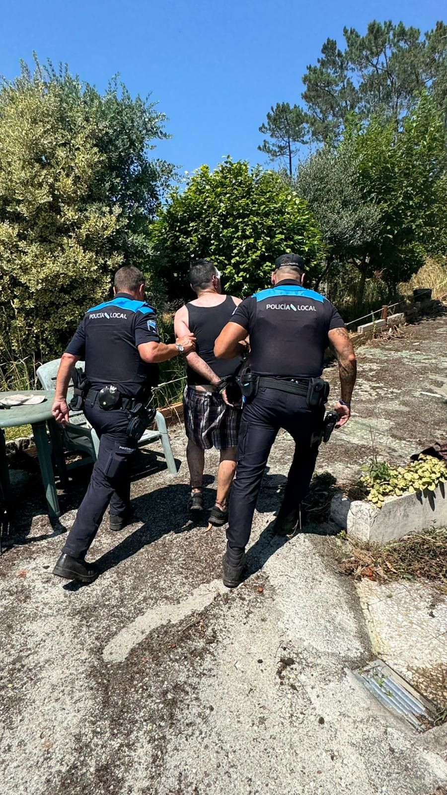 La Policía Local de Sanxenxo detiene al presunto autor de un incendio en Pontes, en Noalla