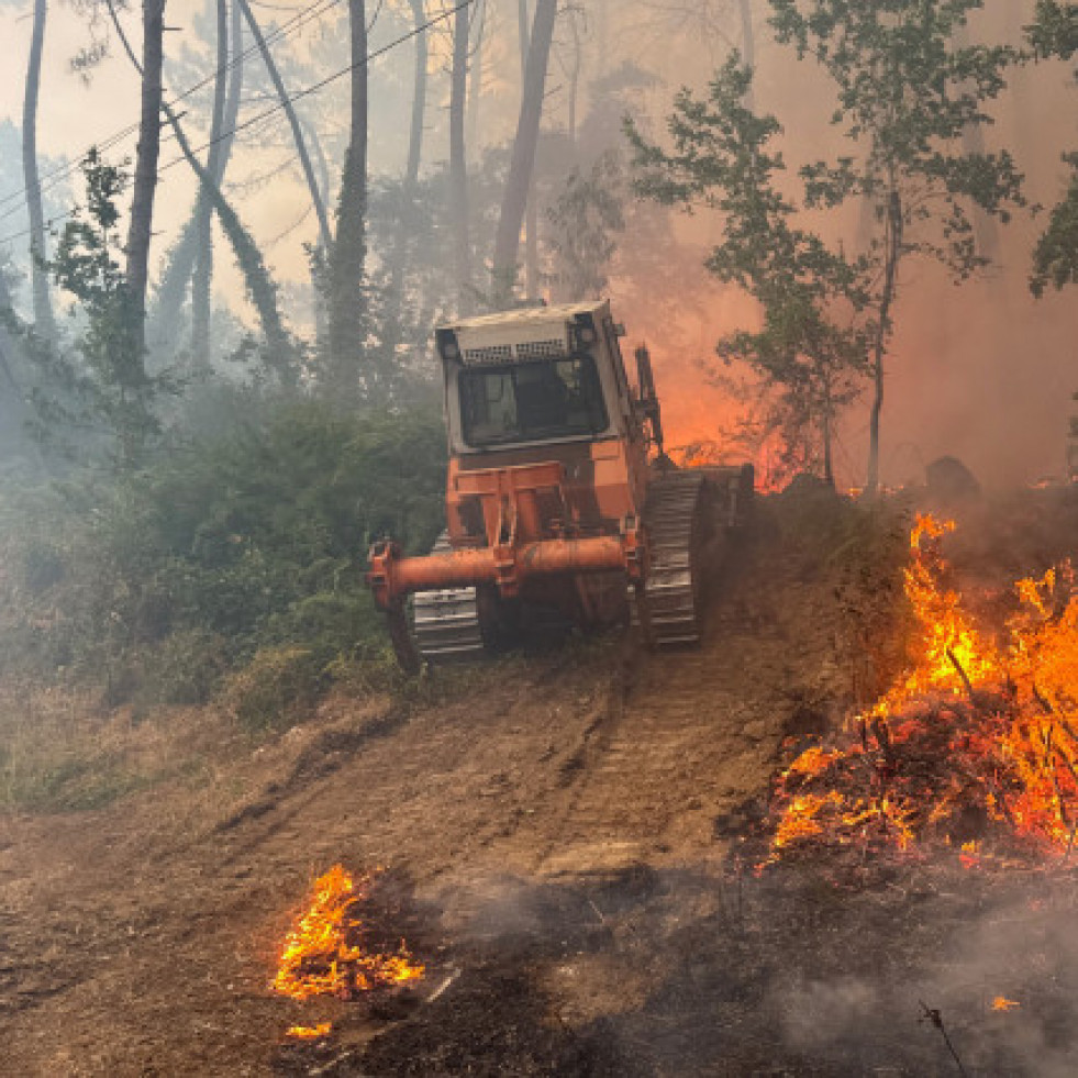 Extinguido el incendio declarado el miércoles en A Cañiza