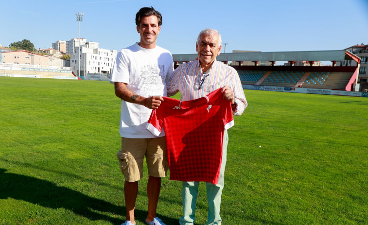 El Arosa SC hace oficial el fichaje de Álex Rey para cerrar la plantilla