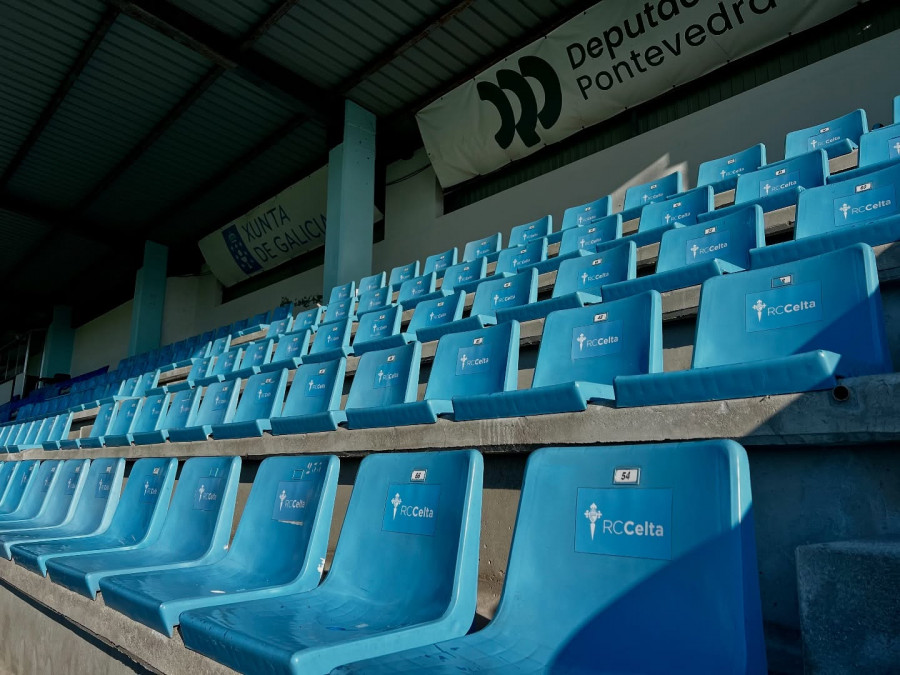 El Celta dona al Villalonga FC las butacas retiradas de Balaídos