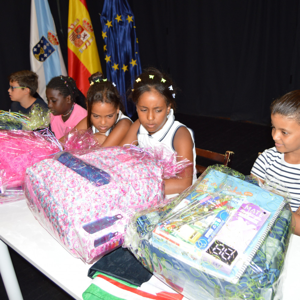 Familias de O Barbanza acogen en verano a 17 niños saharauis en el marco del programa “Vacaciones en Paz”