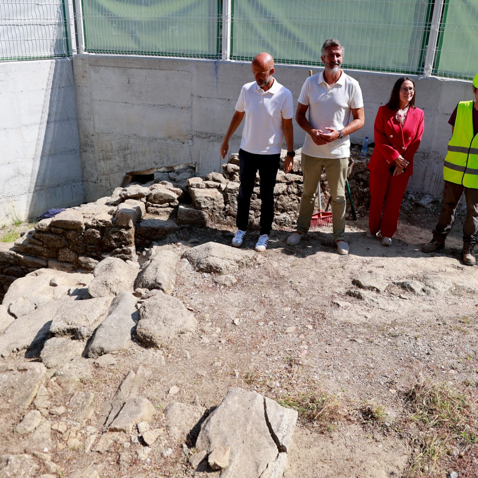 Entrar en barca por el Alobre: El paso de 800 años de historia se esconde en 170 metros en Vilagarcía