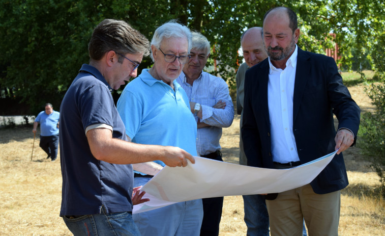 Continúan los trabajos en la laguna de Porto Piñeiro para instalar una playa artificial
