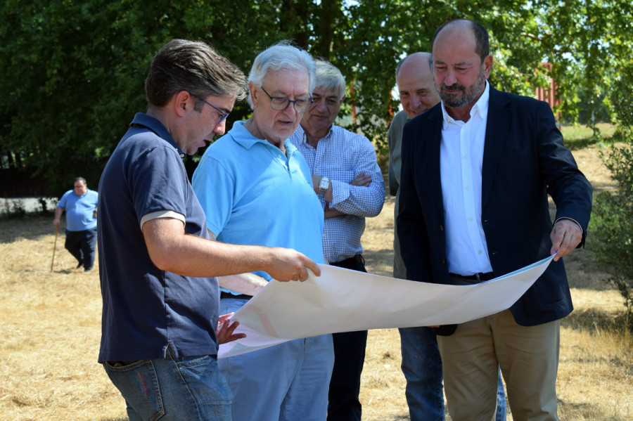 Continúan los trabajos en la laguna de Porto Piñeiro para instalar una playa artificial