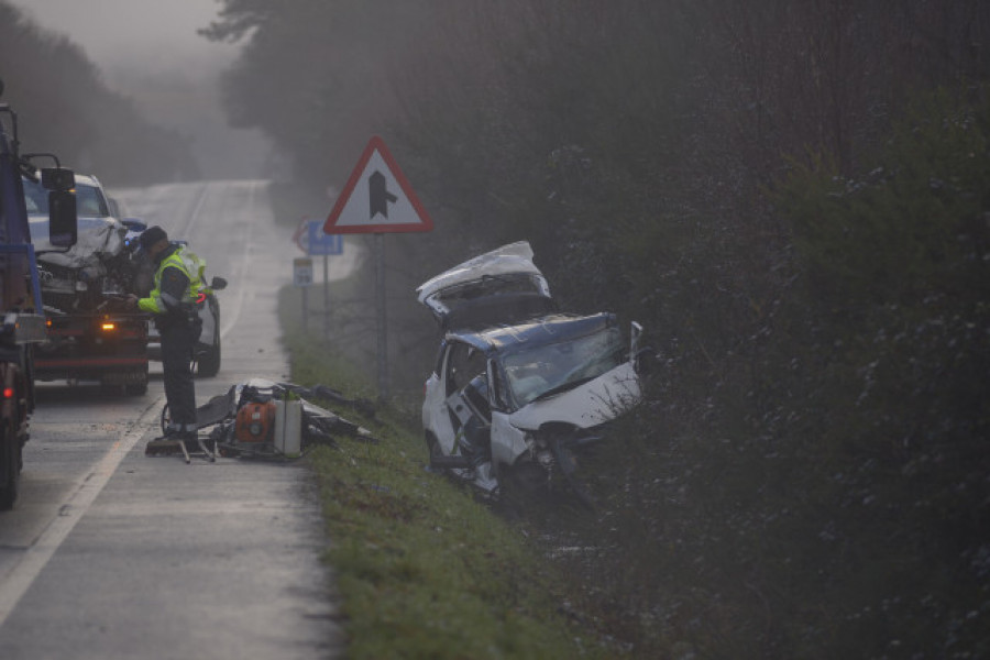 Fallece una joven en Xermade tras chocar con su coche contra un camión