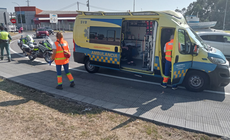 Un conductor se da a la fuga con su vehículo tras un accidente con otro coche y causar dos heridos en Ribeira