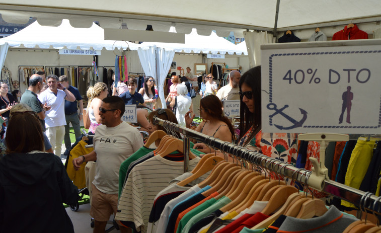 Viamare Stock atrae a cientos de personas en su apertura con rebajas de hasta el 40% y ofertas de 2x1