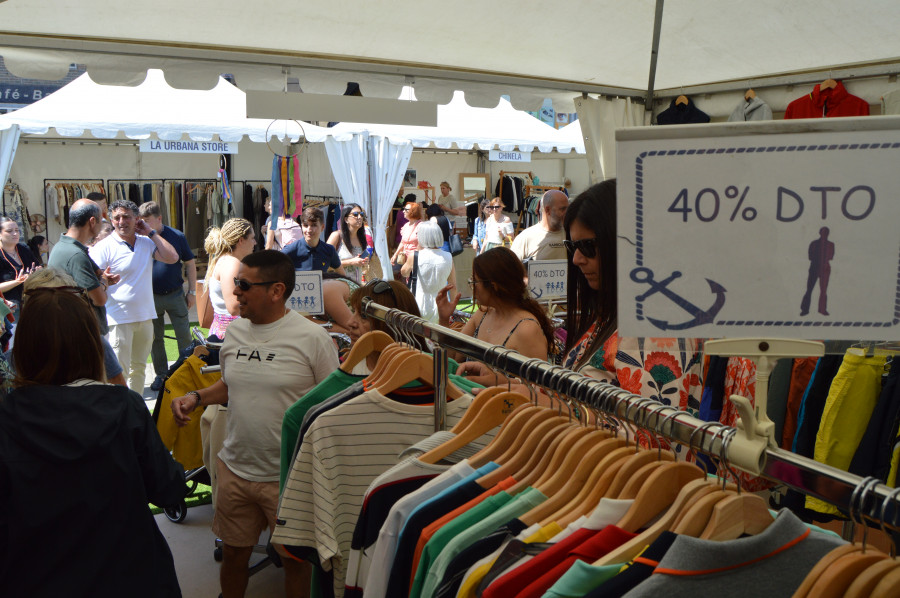 Viamare Stock atrae a cientos de personas en su apertura con rebajas de hasta el 40% y ofertas de 2x1