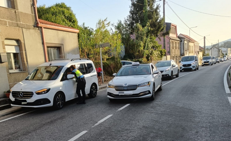 Trasladan en ambulancia al Hospital do Barbanza a un conductor herido en un accidente de tráfico en A Pobra