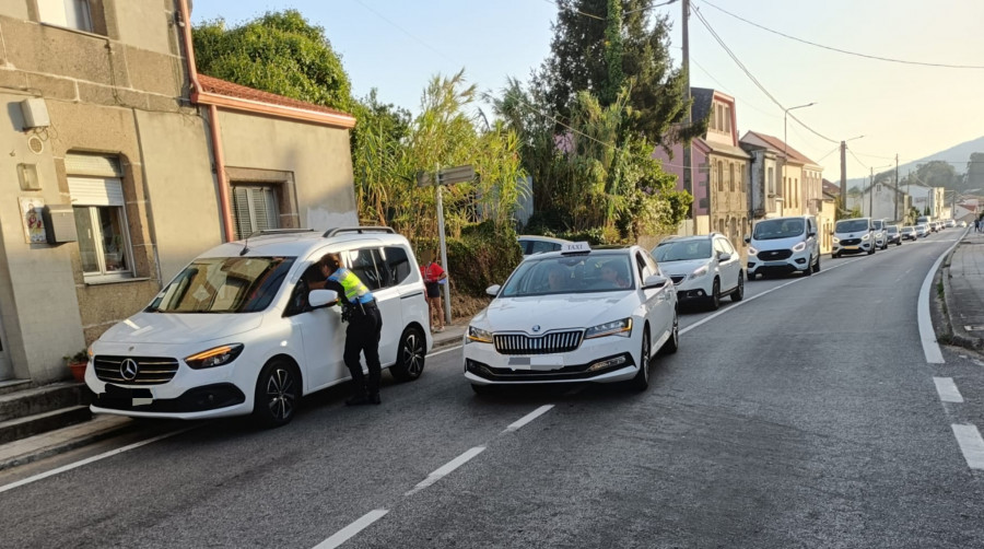 Trasladan en ambulancia al Hospital do Barbanza a un conductor herido en un accidente de tráfico en A Pobra
