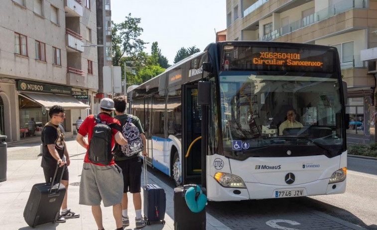 El bus urbano circular de Sanxenxo logra un 38,87% más de viajeros en julio respecto al año pasado