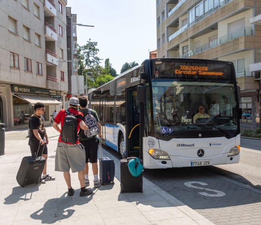 El bus urbano circular de Sanxenxo logra un 38,87% más de viajeros en julio respecto al año pasado
