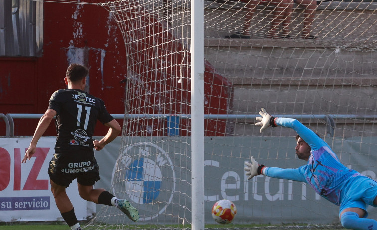 Un Arosa de más a menos supera al Alondras y entra en cuartos de la Copa RFEF