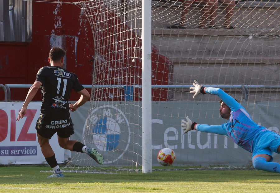 Un Arosa de más a menos supera al Alondras y entra en cuartos de la Copa RFEF