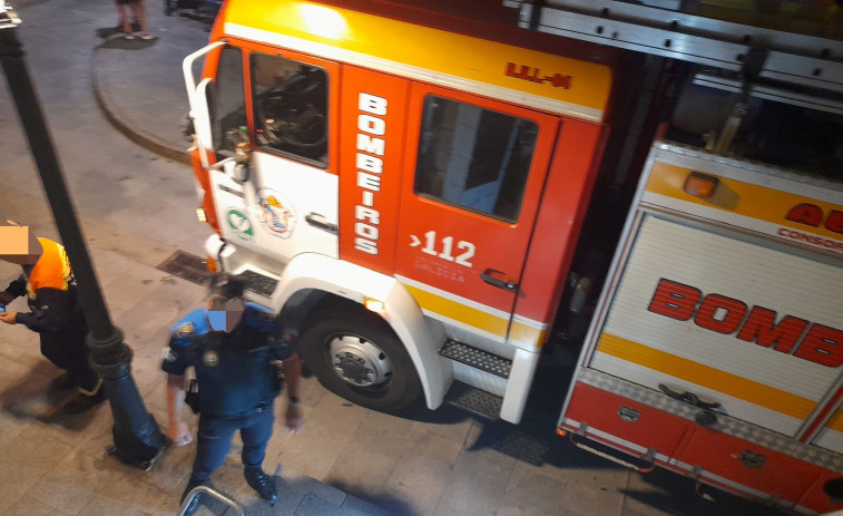 Un incendio afecta a una cocina de una vivienda en pleno centro de A Pobra