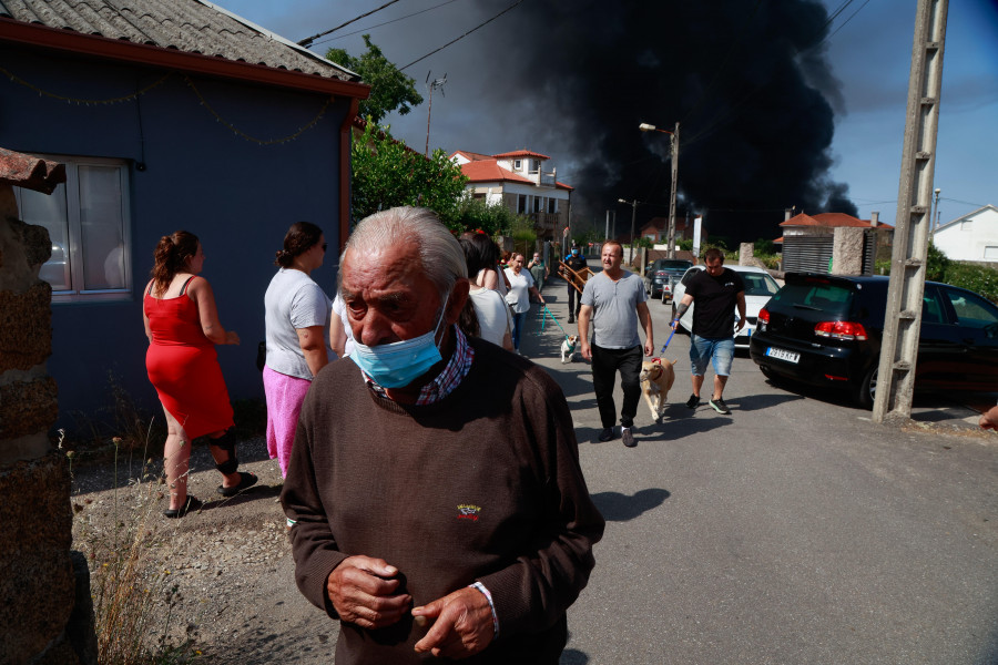 Solo dos viviendas mantienen la restricción de acceso tras el incendio en la nave de Impex