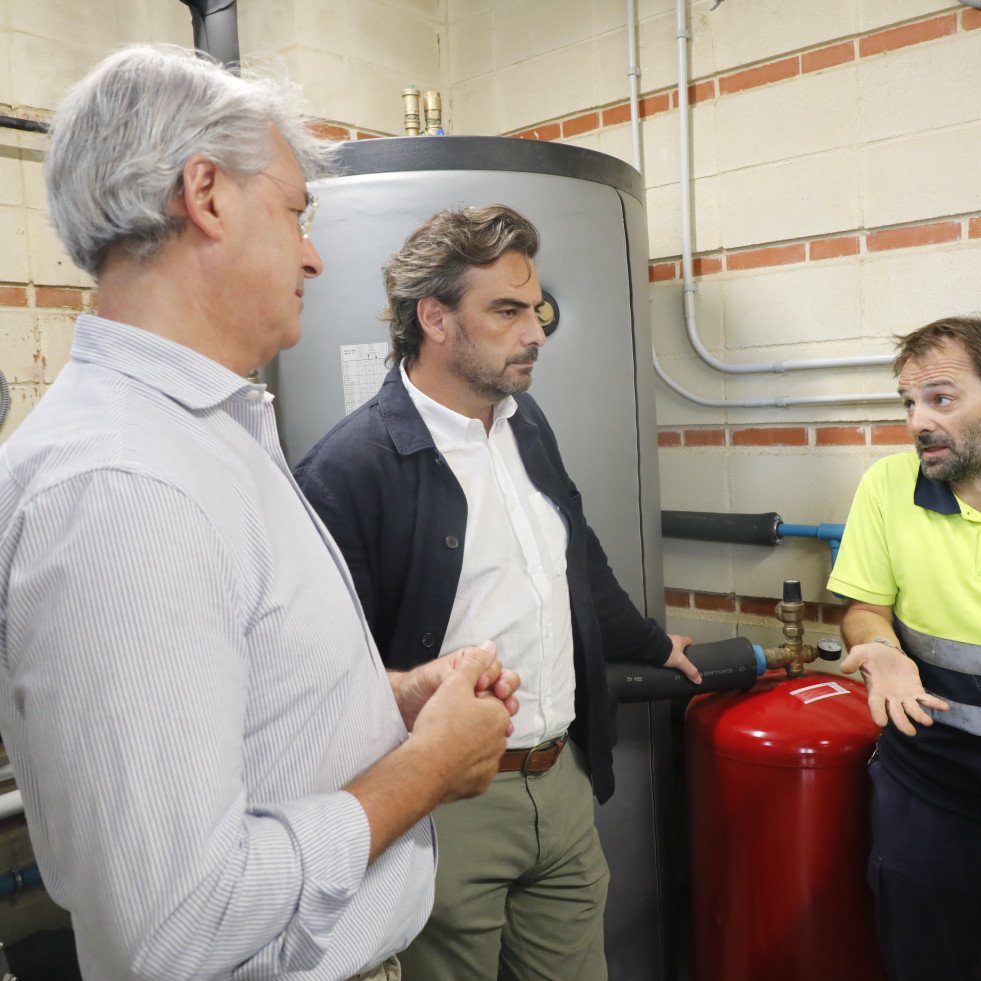 La Xunta verifica en el pabellón de deportes náuticos de O Grove las mejoras de eficiencia energética