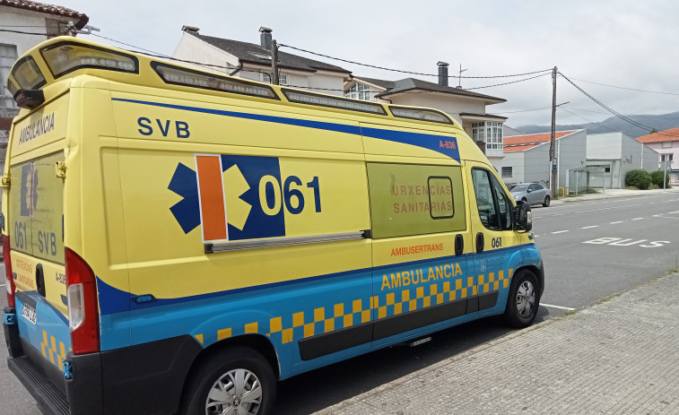 Herida una persona en un atropello en la Avenida da Constitución, en pleno centro urbano de Boiro