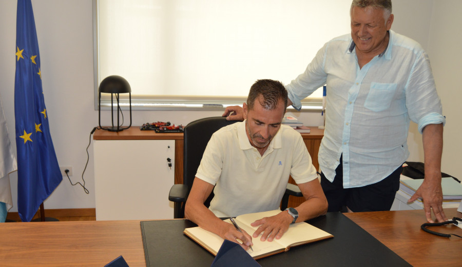 El alcalde de Sanxenxo recibe al campeón paralímpico Daniel Molina