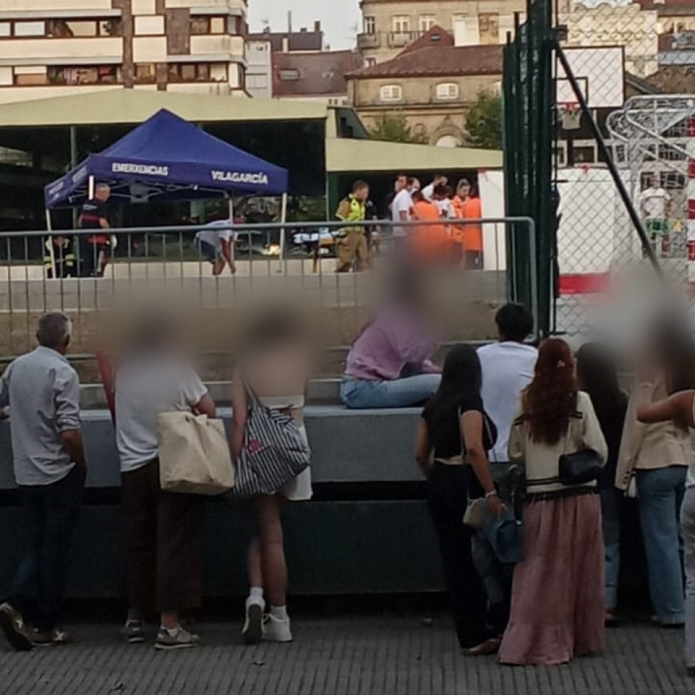 Tratan de reanimar a un hombre que se desplomó mientras jugaba al baloncesto en O Cavadelo