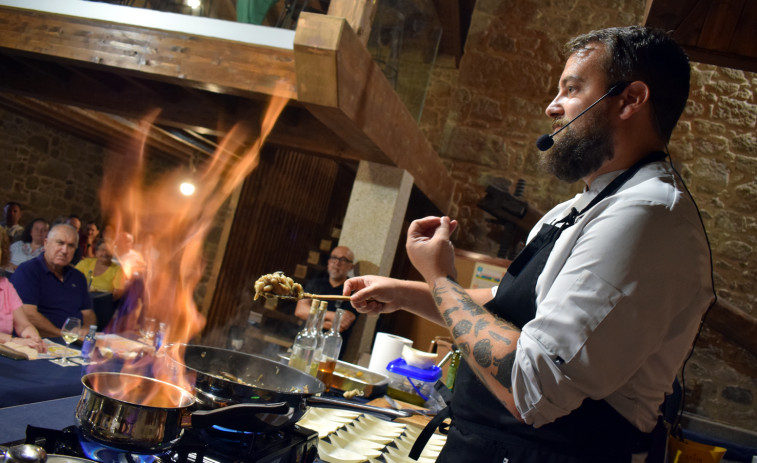 La anguila y la caña do país protagonizan el arranque del Agosto Gastronómico