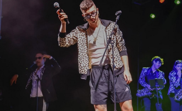Banda y verbena se fusionan en un concierto gratuito en la Carballeira