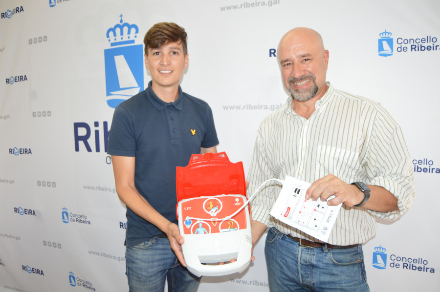 Ribeira adquiere dos desfibriladores automáticos para ser usados por la Policía Local y en la plaza de abastos