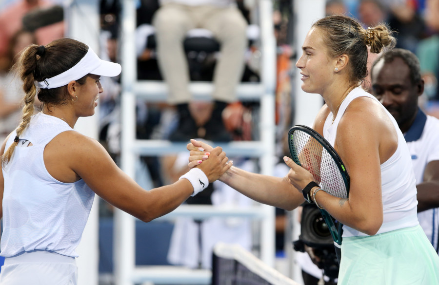 Sabalenka ejerció de número uno ante Jéssica Bouzas