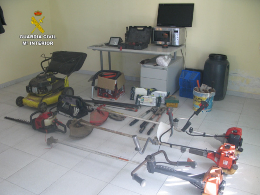 Investigan a tres salinienses por robos con fuerza en Cambados, Meis y Ribadumia