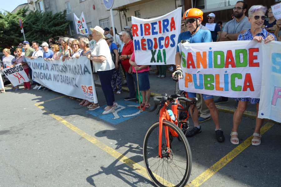 Ribeira y Aguiño mantienen vivas y con más fuerza sus reivindicaciones para demandar más médicos