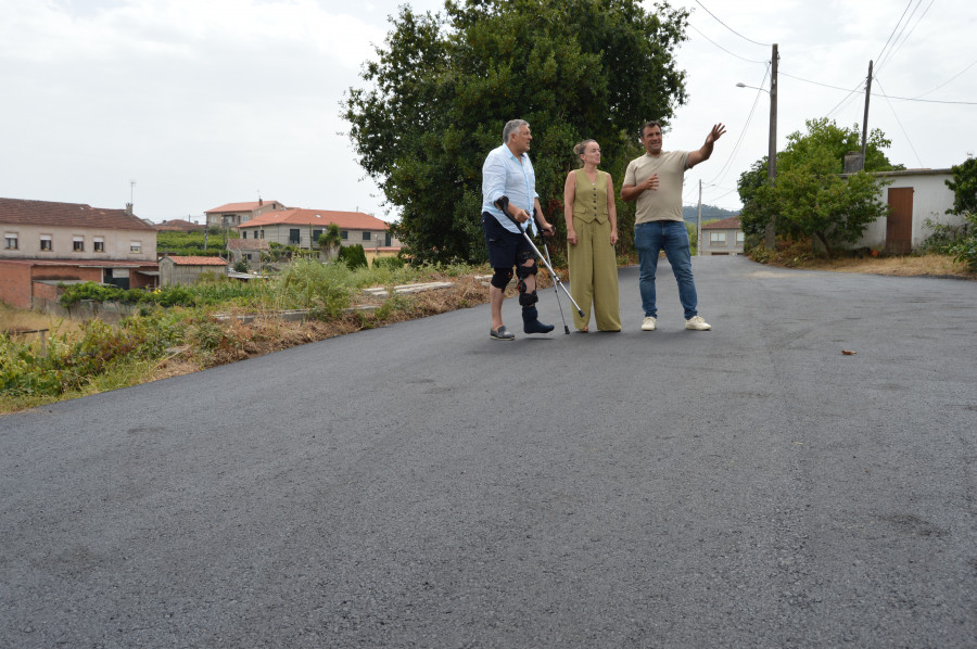 El Concello de Sanxenxo concluye el asfaltado de las carreteras de A Costiña y Rouxique en Villalonga