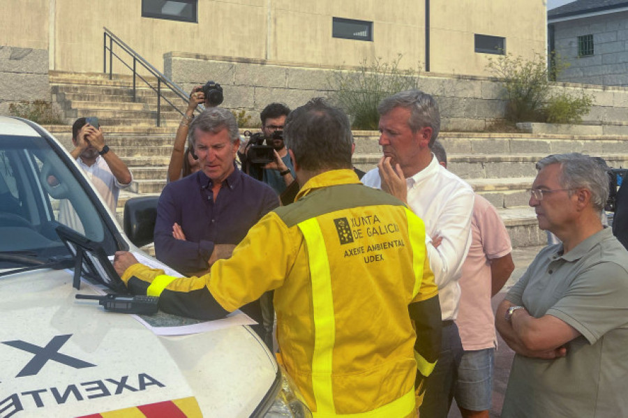 Feijóo insiste en el despliegue del ejército contra los incendios
