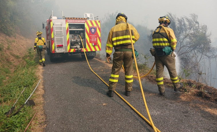 Tres integrantes de Emerxencias de Cambados se desplazan a Ourense para ayudar en la lucha contra los incendios