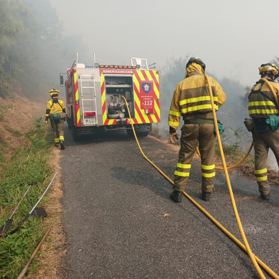 Tres integrantes de Emerxencias de Cambados se desplazan a Ourense para ayudar en la lucha contra los incendios