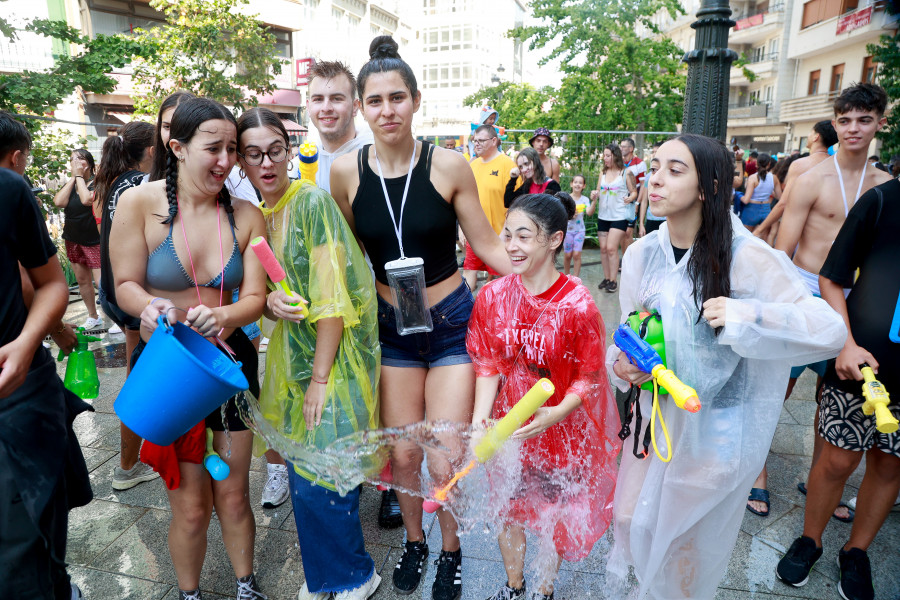 Una multitud sedienta de agua en Vilagarcía