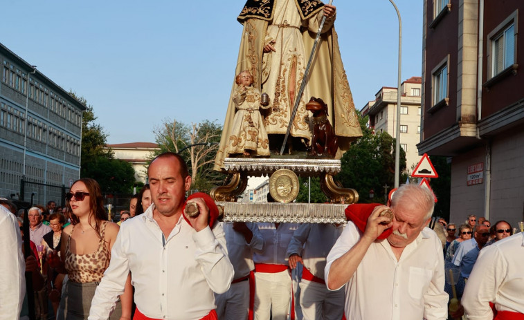 San Roque regresa a casa acompañado por sus fervientes devotos en Vilagarcía