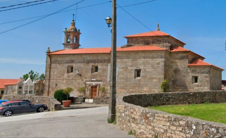 Adjudicada por 65.149 euros mejora de la pavimentación en el entorno de la iglesia parroquial de Artes, en Ribeira