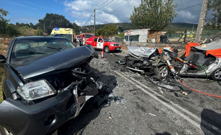 Trasladan en el helicóptero del 061 al Clínico de Santiago a un conductor herido grave en un accidente de tráfico en Rianxo