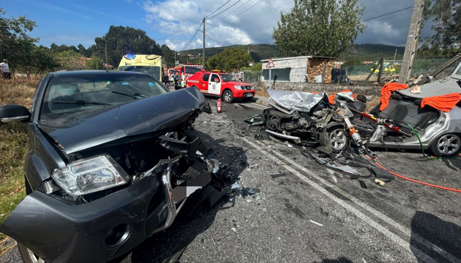 Trasladan en el helicóptero del 061 al Clínico de Santiago a un conductor herido grave en un accidente de tráfico en Rianxo