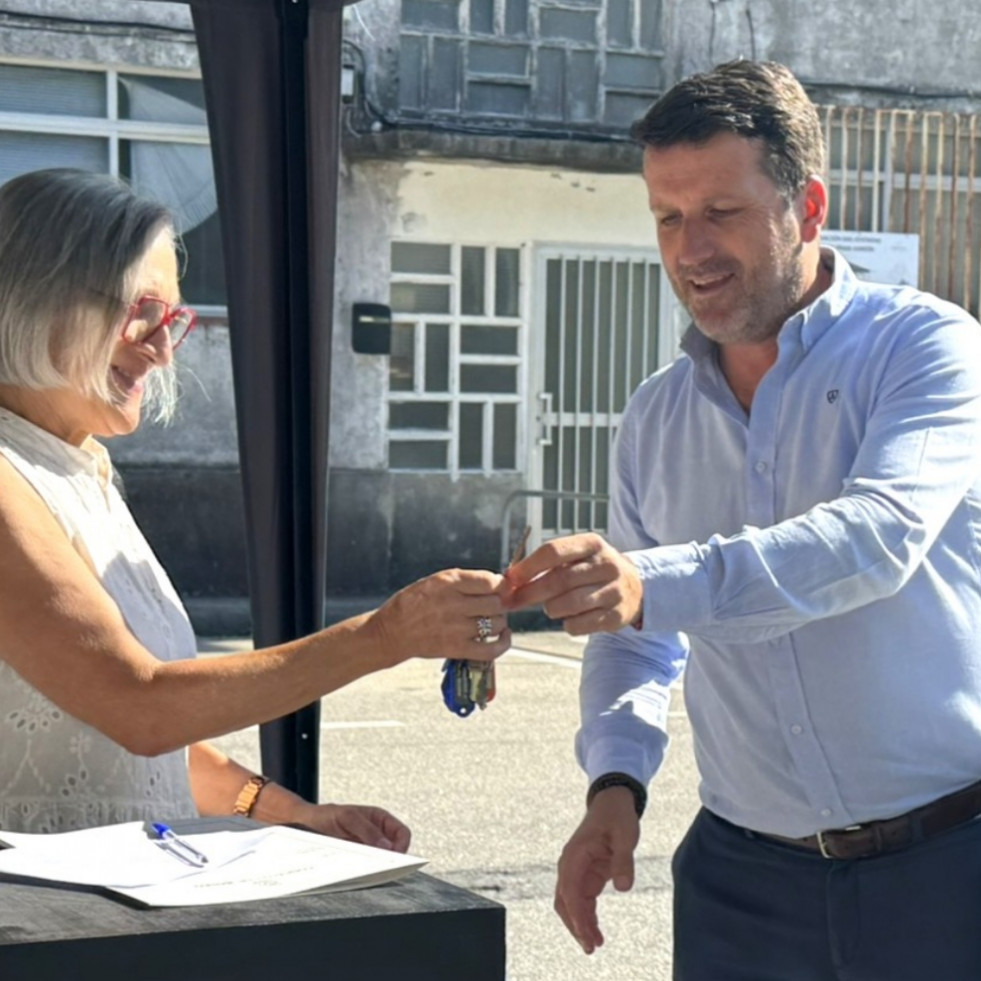 Agadea impulsa un proyecto por 857.366 euros para crear un centro de día con 26 plazas en las antiguas viviendas de los maestros de Praia Xardín, en Boiro